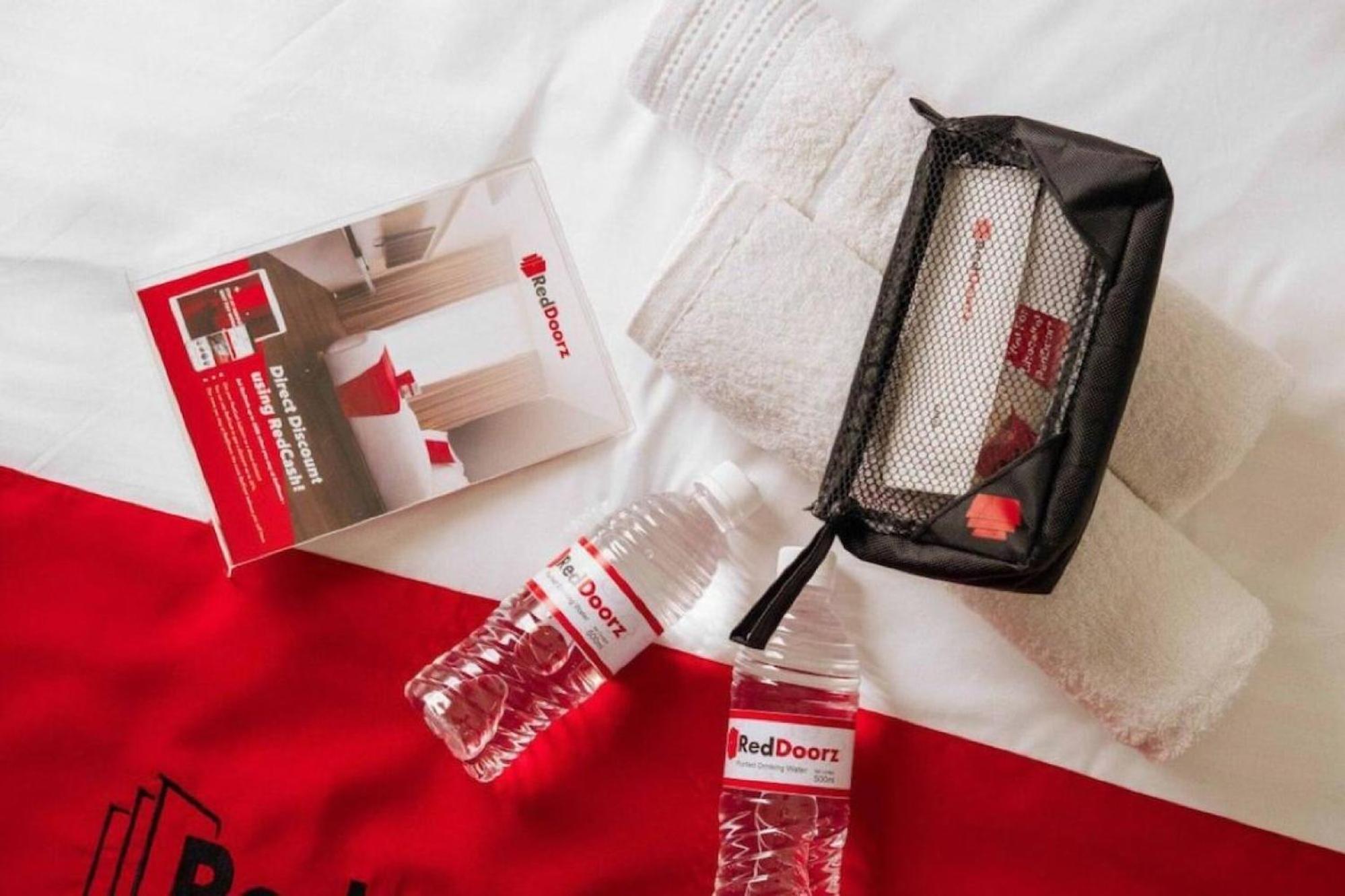 RedDoorz Plus @ Kaizen Suites Taft Avenue Manila Eksteriør billede